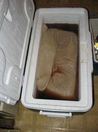 Caixa termica com a fronha.jpg