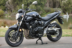 2011-Suzuki-Bandit-1250S-3.jpg