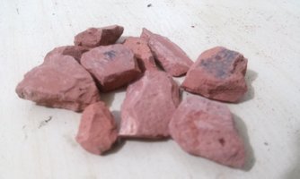 3 pedaços de telha quebrada.jpg