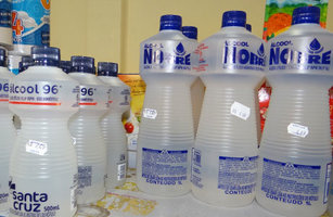 586857-Anvisa-proíbe-venda-de-álcool-líquido-02.jpg