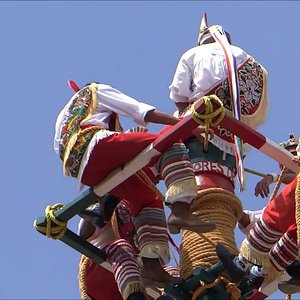 Los Voladores de Papantla en Cholula Puebla. - YouTube