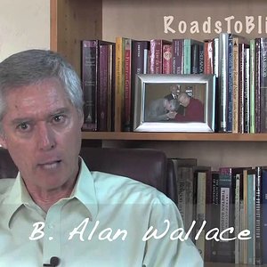 Alan Wallace fala sobre seu treinamento com Iyengar - YouTube