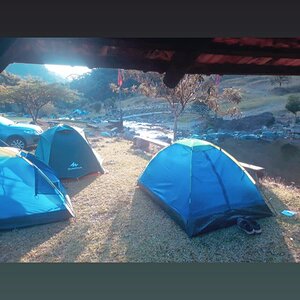 Camping no lado do rio