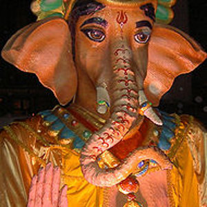 aupload.wikimedia.org_wikipedia_commons_thumb_0_03_Ganesha_divali.jpg_190px_Ganesha_divali.jpg