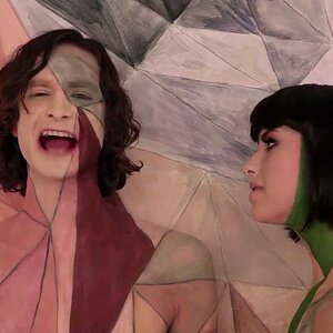 Gotye - Somebody That I Used To Know (feat. Kimbra) - official music video