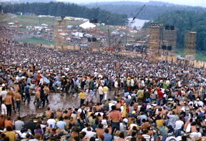 aupload.wikimedia.org_wikipedia_commons_b_b8_Woodstock_redmond_stage.JPG