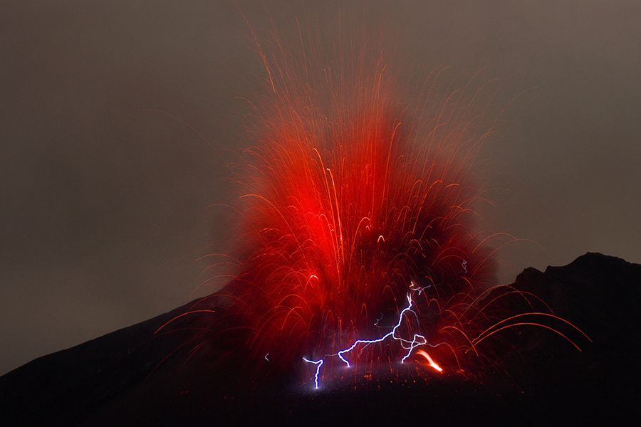 sakurajima_explosion.jpg